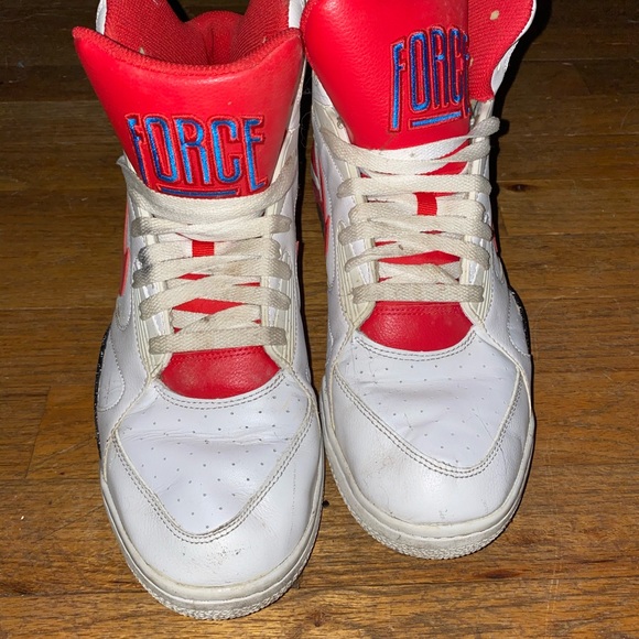 Nike’s - Picture 2 of 4